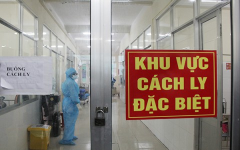 Chiều 27/10, có 2 chuyên gia Ấn Độ và 1 người Việt Nam nhập cảnh mắc COVID-19